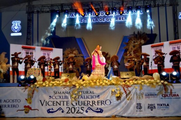 Rosy Arango pone broche de oro a la Semana Cultural de Vicente Guerrero en Tixtla