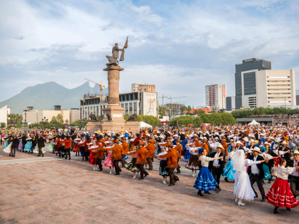 Se reúnen miles en La Macro para el gran cierre del 33 Mitote Folklórico