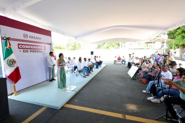 Anuncia Salomón Jara nueva ruta aérea internacional Toronto-Puerto Escondido que abre oportunidades con Canadá