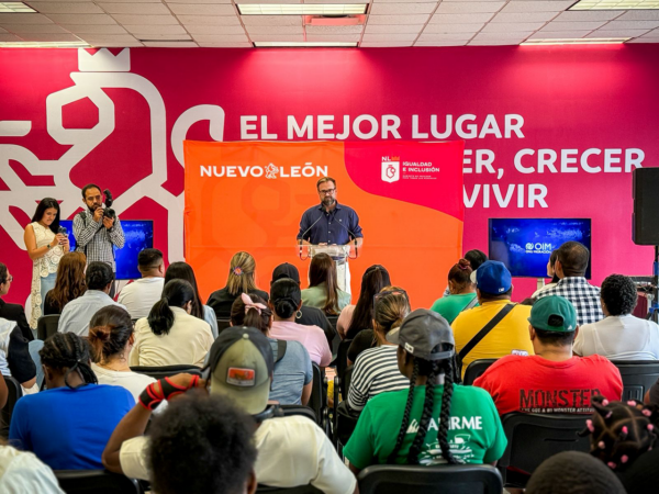 Entrega Igualdad e Inclusión certificados de primaria a personas migrantes