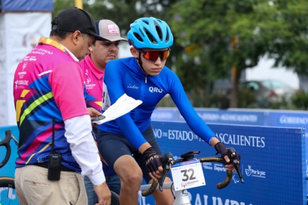 Paraciclista queretano rompe récord en medallas de oro en Paralimpiada Nacional