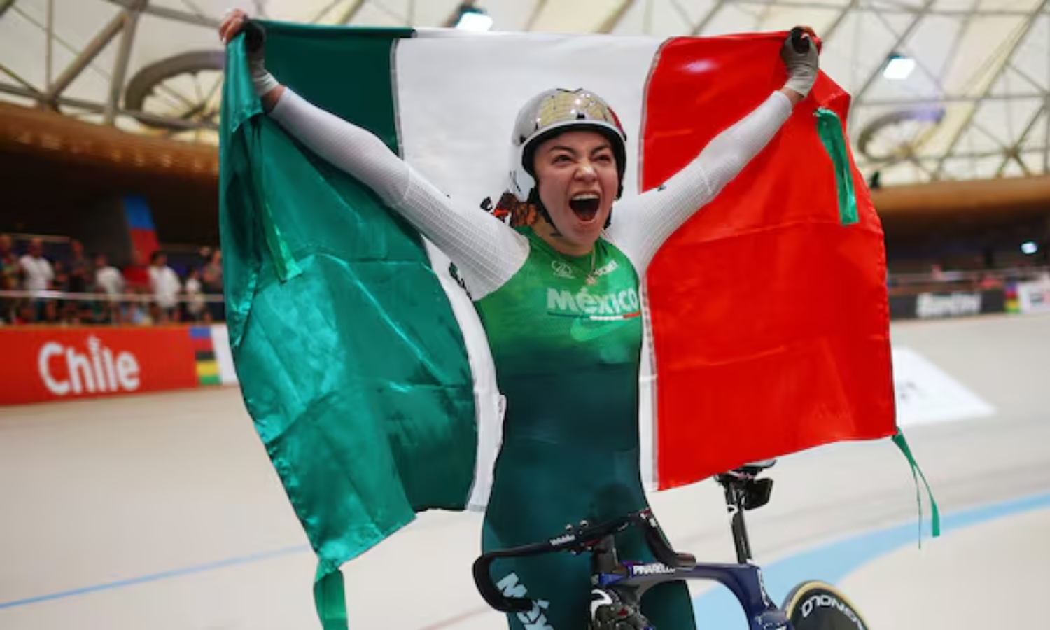 Yareli Acevedo, campeona mundial de ciclismo en prueba por puntos