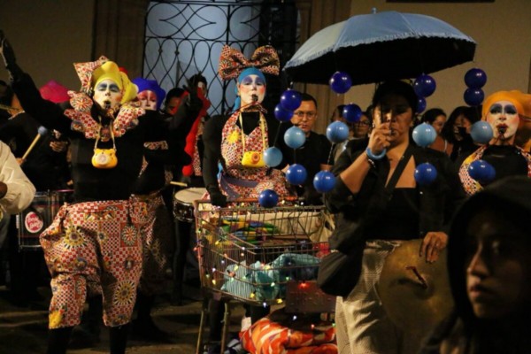 Exploraciones y poéticas callejeras marcan el cuarto día del Festival Internacional de Teatro de Calle Zacatecas 2025