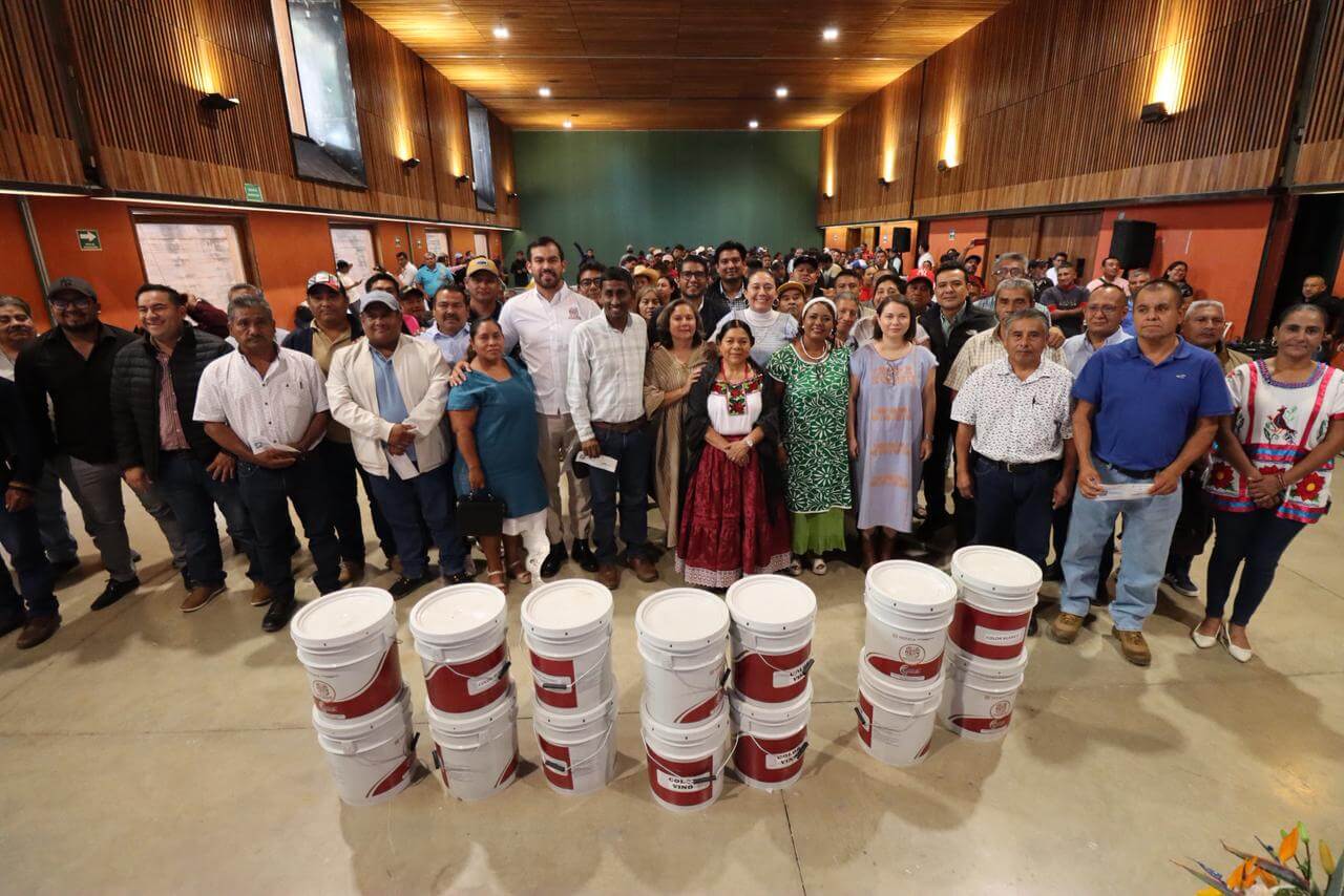 Contribuye Gobierno de Oaxaca al mejoramiento de la infraestructura comunitaria indígena