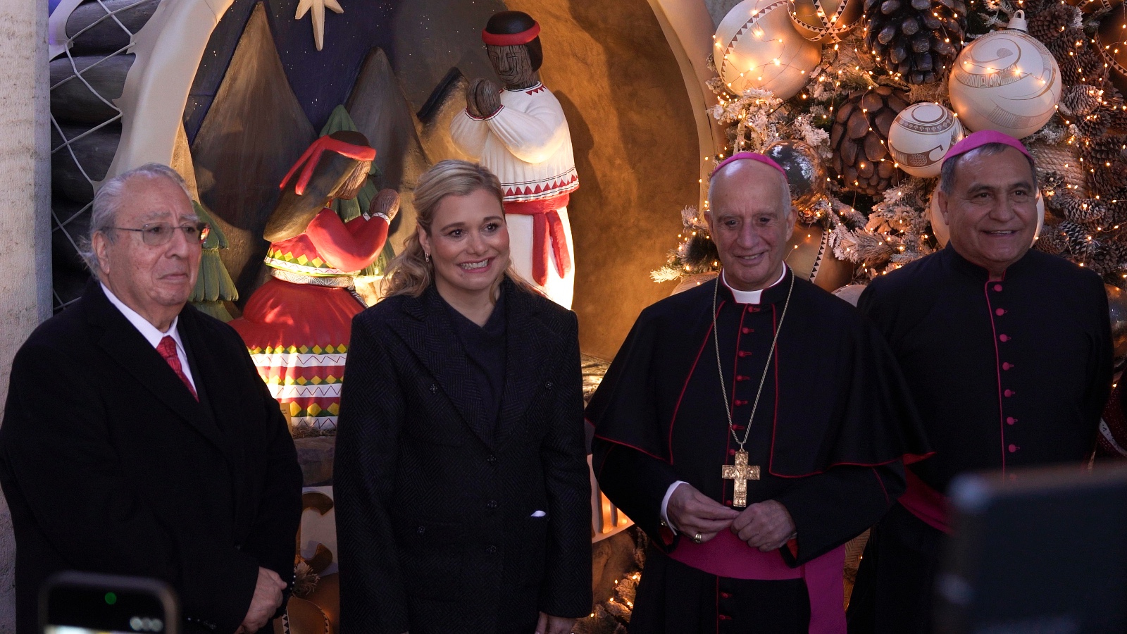 Maru Campos inaugura con nacimiento rarámuri exposición de 100 pesebres en el Vaticano