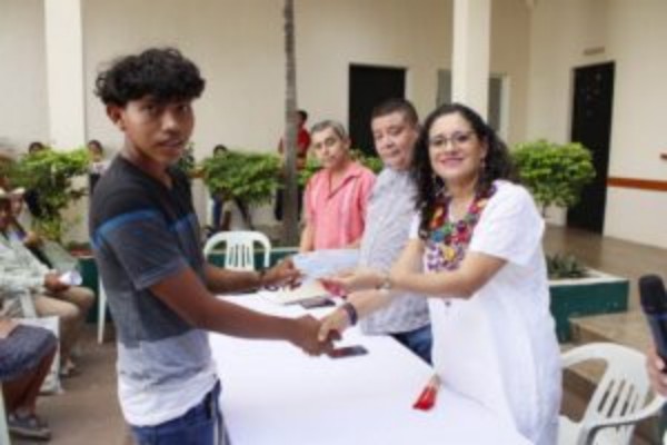 Premian a los ganadores del XI Concurso Local Artesanal de Sombrero de Palma
