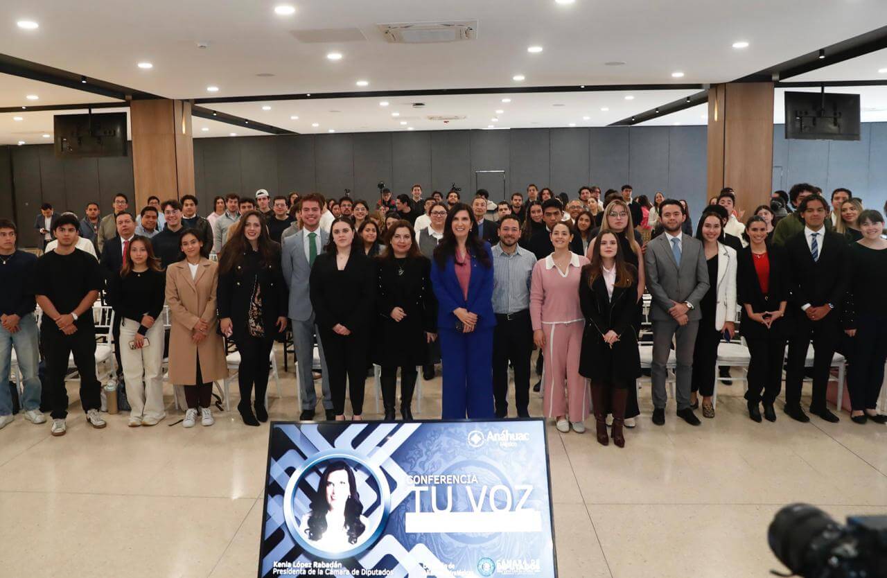 Invita Kenia López Rabadán a las mujeres de la Universidad Anáhuac a romper el techo de cristal