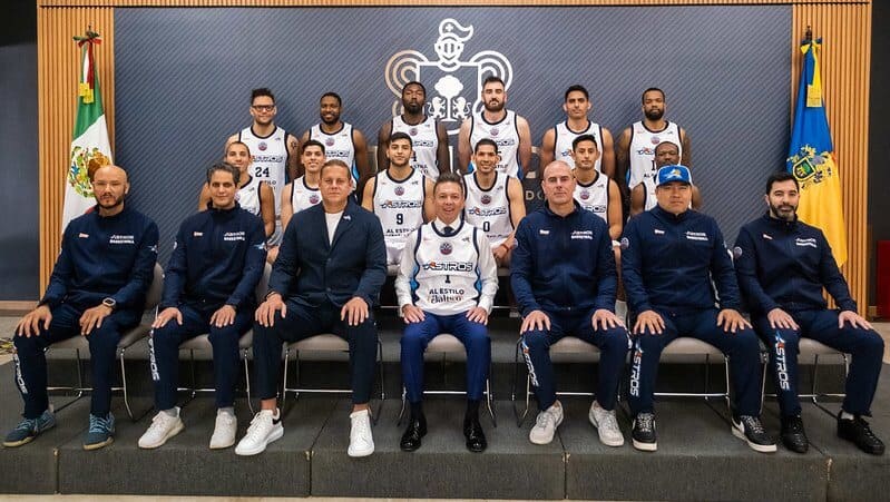 Recibe Pablo Lemus Navarro, Gobernador del Estado, al equipo Astros de Jalisco rumbo a la Liga de Campeones de Baloncesto de las Américas