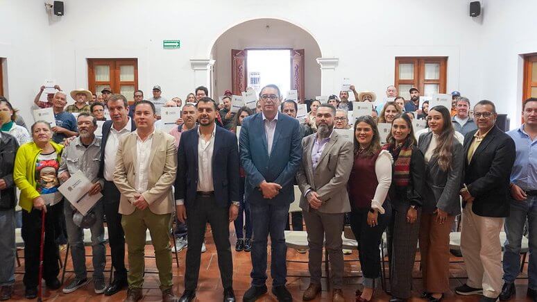 Entrega Prodeur 374 títulos de propiedad en Tecolotlán y Tepatitlán de Morelos