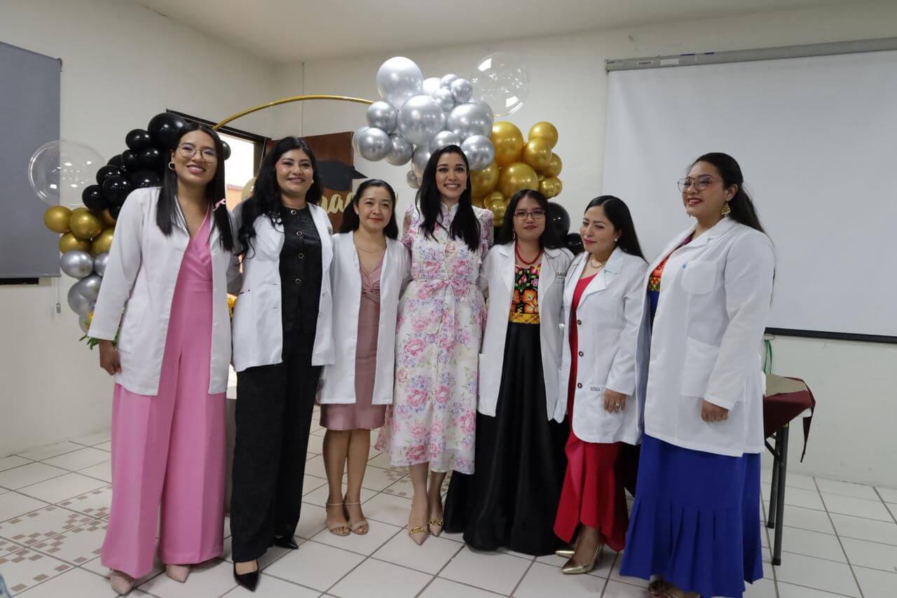 Reconoce SSO a 6 mujeres especialistas graduadas en la sexta generación de pediatras del Hospital de la Niñez Oaxaqueña