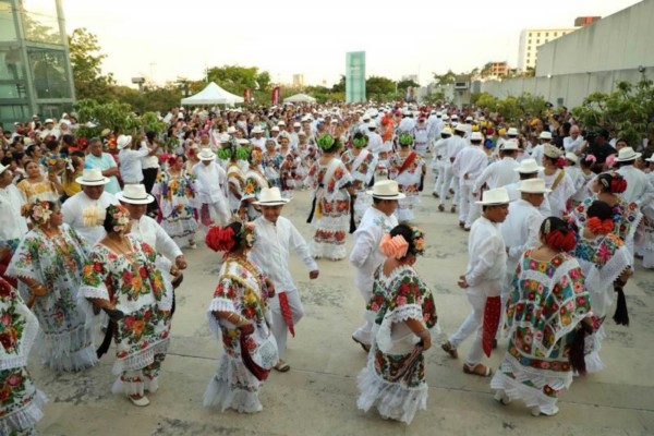 Más de mil 800 jaraneras y jaraneros celebran el Día Internacional de la Danza en el Gran Museo del Mundo Maya