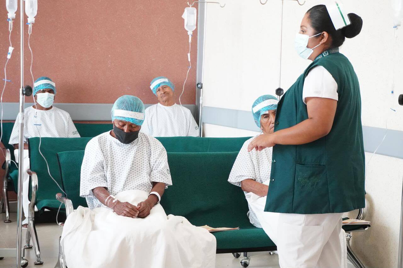 Devuelve Gobierno de Oaxaca esperanza a personas con Jornada de Cirugías de Lente Intraocular 2026