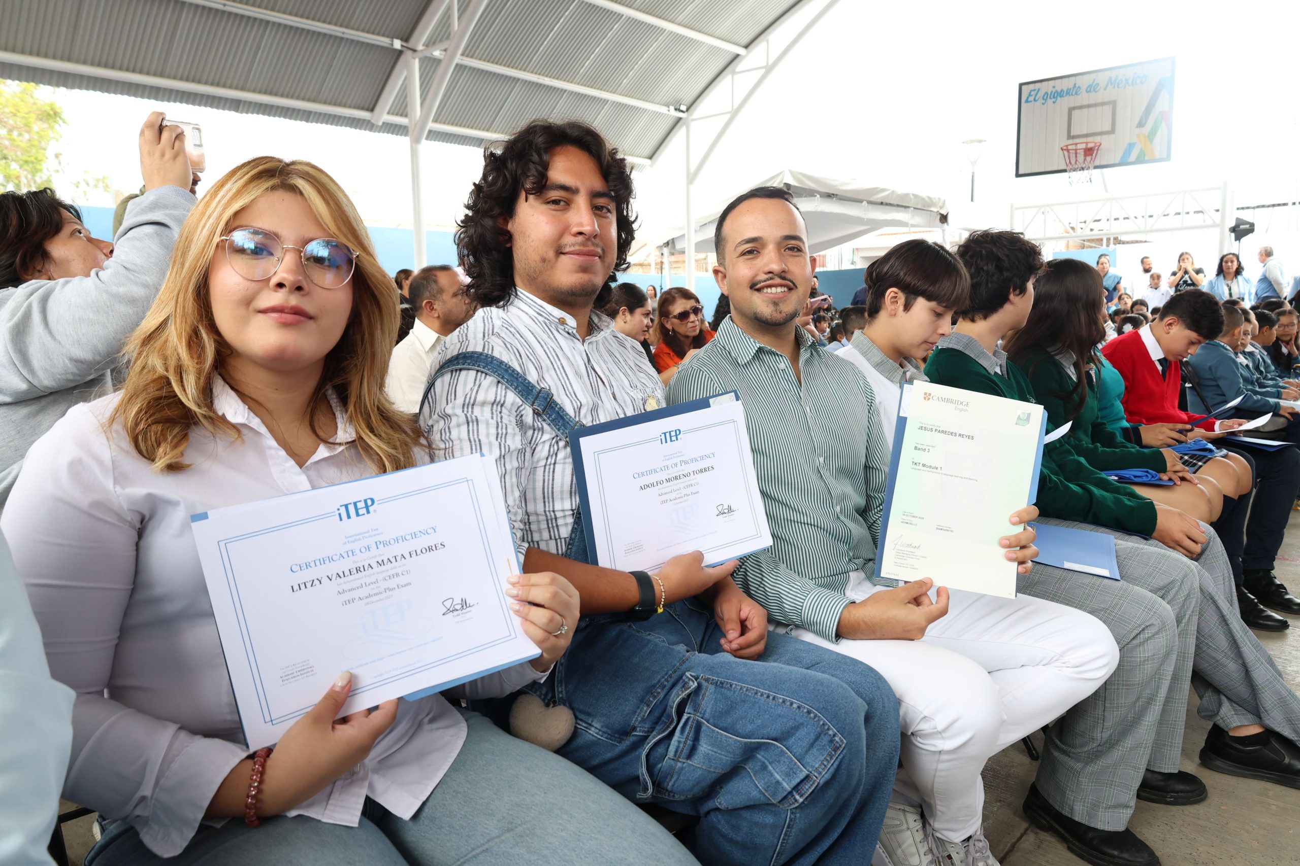 EL GIGANTE BILINGÜE TAMBIÉN SE CONSTRUYE RESPALDANDO A SUS MAESTROS, FORMADORES DE OPORTUNIDADES
