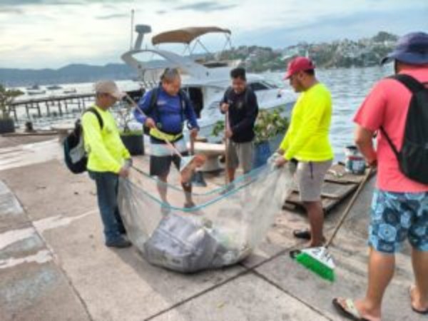 Promotora de Playas realiza limpieza y vigilancia en zona costera de Acapulco tras lluvias