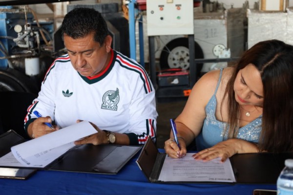 Entrega Coesvi equipo de cómputo y maquinaria al municipio de Cusihuiriachi