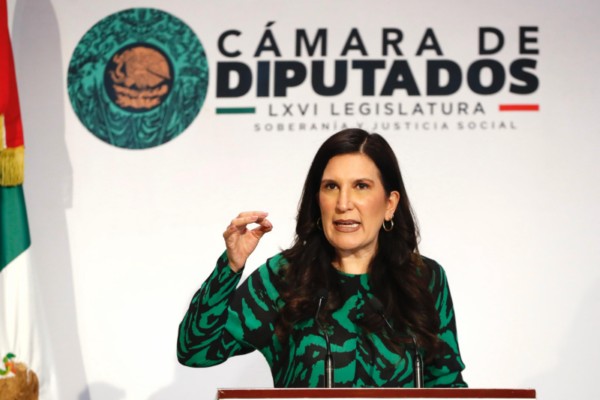 Llama Kenia López Rabadán a reconstruir la relación entre México y EU con un mensaje contundente de legalidad