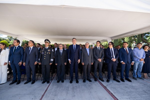 Asiste Gobernador a la toma de protesta de la Comandancia de la XVII Zona Militar