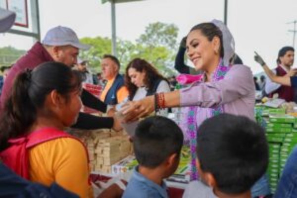 Evelyn Salgado y Rocío Bárcena llevan el Tianguis del Bienestar a Xicotlán dentro del Plan Maestro para la Montaña