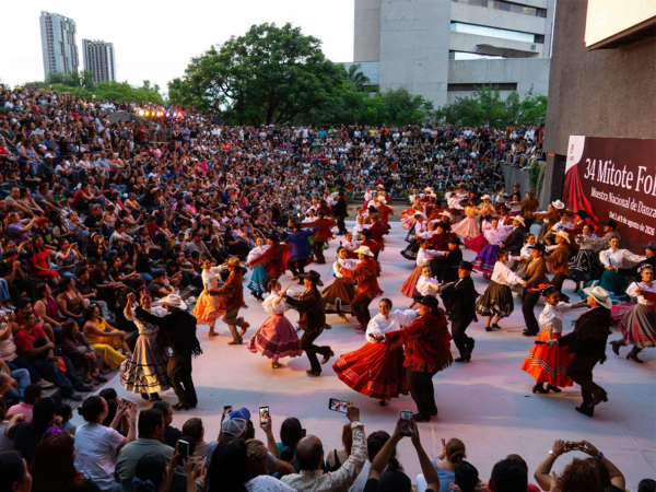 Tiene exitoso arranque 34 Mitote Folklórico