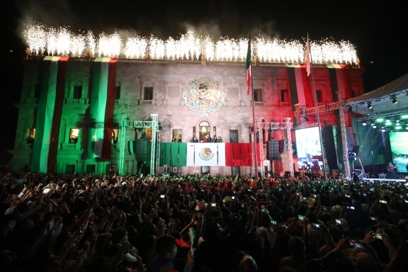 Invita Manolo a ciudadanos a vivir en Palacio el Grito de Independencia