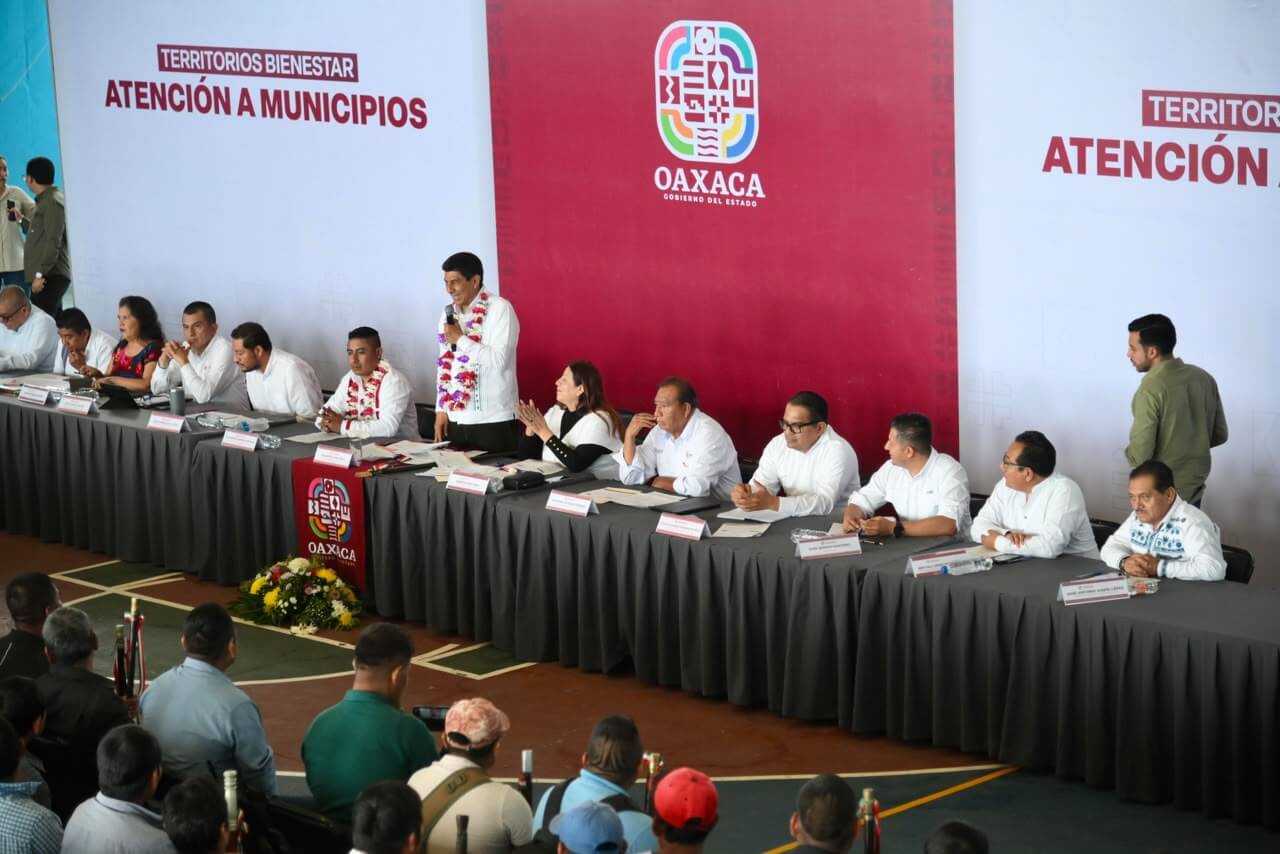 Anuncia Salomón Jara apoyos integrales en favor del desarrollo de Santa Cruz Zenzontepec