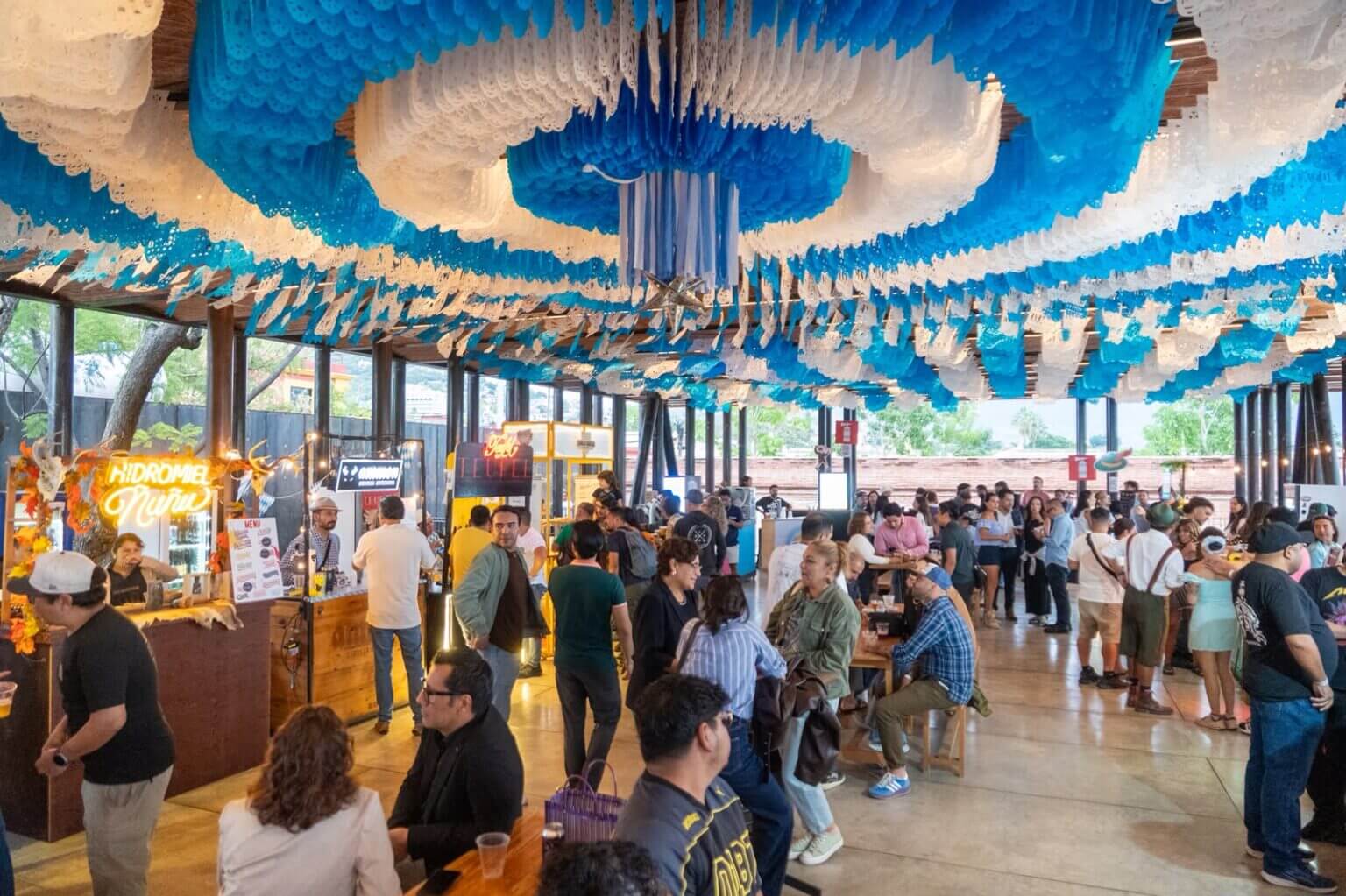 Empresas oaxaqueñas encuentran en el Oktoberfest un espacio para promover sus productos