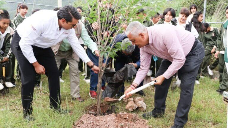 La SEG impulsa la educación ambiental con el programa “Regresa a clases con un árbol”