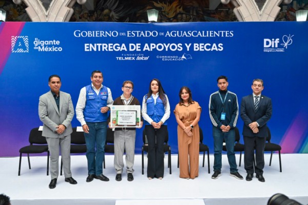 TERE JIMÉNEZ Y FUNDACIÓN TELMEX-TELCEL ENTREGAN BECAS, EQUIPOS Y APOYOS A ESTUDIANTES, ADULTOS MAYORES Y PERSONAS CON DISCAPACIDAD