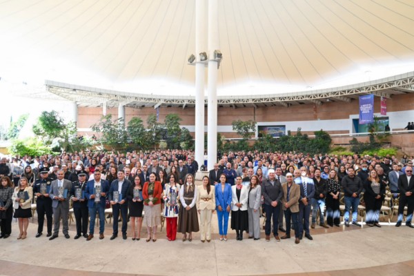 AGRADECE TERE JIMÉNEZ A QUIENES HAN DEDICADO SU VIDA AL SERVICIO PÚBLICO