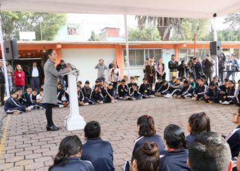 “Lunes por la educación para la paz”,