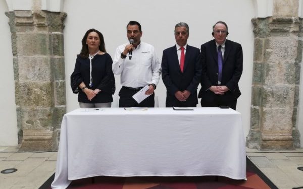 “refrendamos nuestro compromiso con el bienestar de la población y al mismo tiempo con la profesión