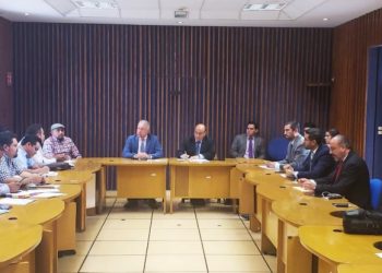 - En un marco de diálogo y entendimiento,