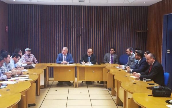 - En un marco de diálogo y entendimiento,