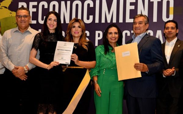 Reconoce Gobernadora Pavlovich esfuerzo y creatividad de servidores públicos