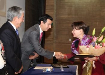 En reconocimiento a su carrera profesional