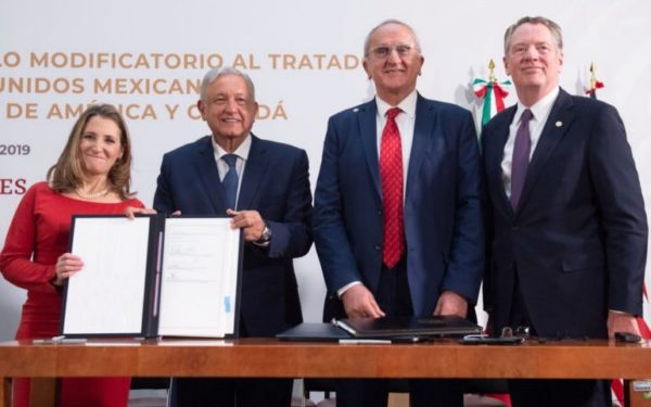 Firman modificaciones al T-MEC en Palacio Nacional