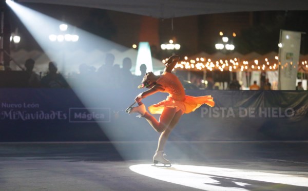 Encienden la magia de la Navidad sobre hielo en NL