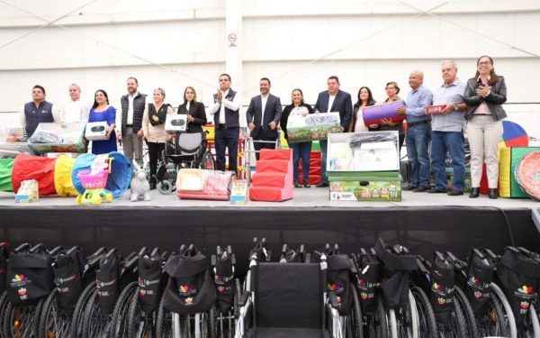 Entrega Gobernador 12 mdp en apoyos e insumos para 113 DIF Municipales