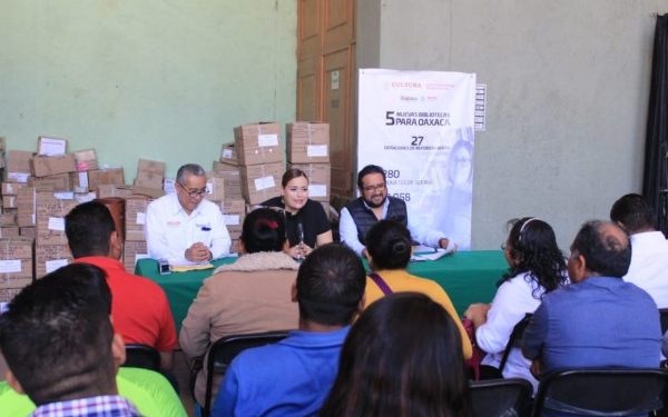 Entrega Seculta acervo bibliográfico a cinco nuevas bibliotecas en Oaxaca