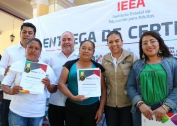 Entrega Miriam Liborio 130 certificados de estudio a mujeres y hombres en Ocotlán
