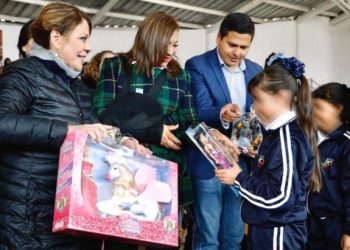 Niñas y niños felices con Operativo Navideño: DIF Estatal