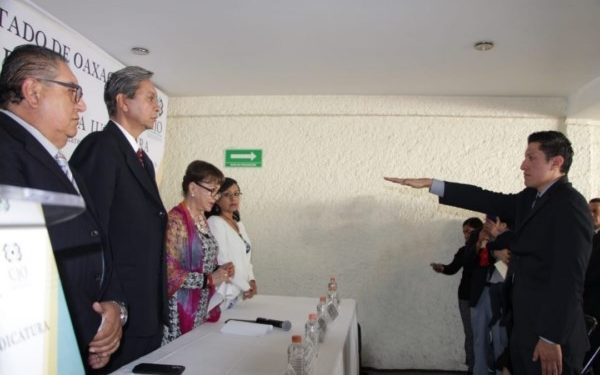 María Eugenia Villanueva Abraján, le dio posesión y tomó protesta de ley