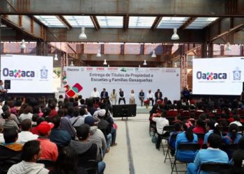 Títulos de propiedad a 479 planteles educativos les garantiza certeza jurídica: IEEPO