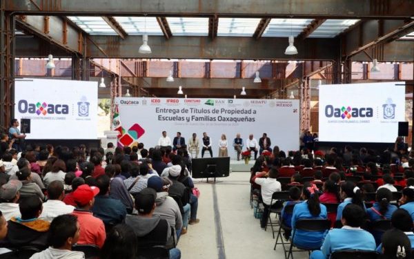 Títulos de propiedad a 479 planteles educativos les garantiza certeza jurídica: IEEPO