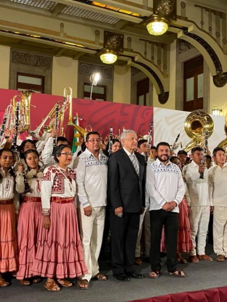 el Presidente de México, señaló que  "la música es cultura, es arte; es mejor una flauta que un fusil".