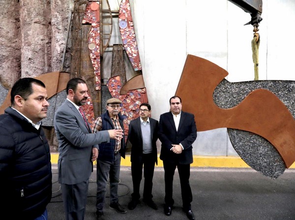 presentarle el comienzo de la instalación de su nuevo mural “Arroyo Pétreo”
