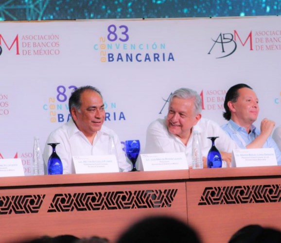 clausura de la 83 Convención Bancaria de México