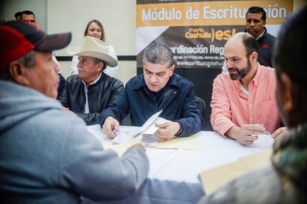 esta Administración es entregar el mayor número de escrituras a familias de Coahuila.