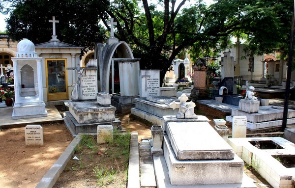 ·         Para evitar aglomeraciones y riesgos de contagio, no se permitirá el acceso de personas a los cementerios capitalinos.