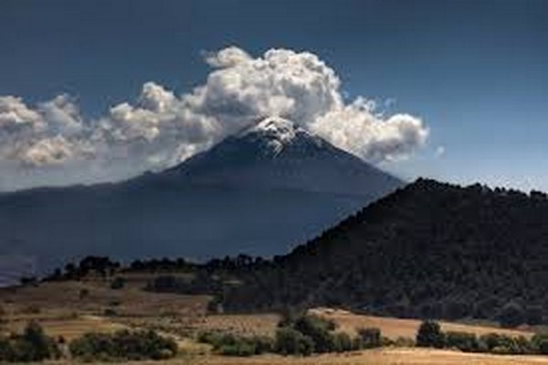 Al momento de este reporte, las condiciones de nubosidad no permiten observar al volcán,